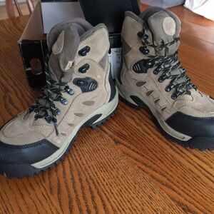 Cabelas women's snow runner snow boot size 7
